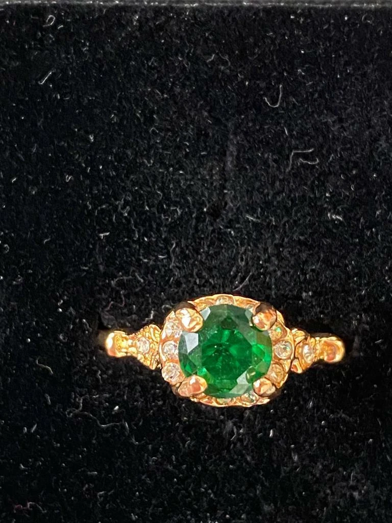 Anello con shop pietra smeraldo