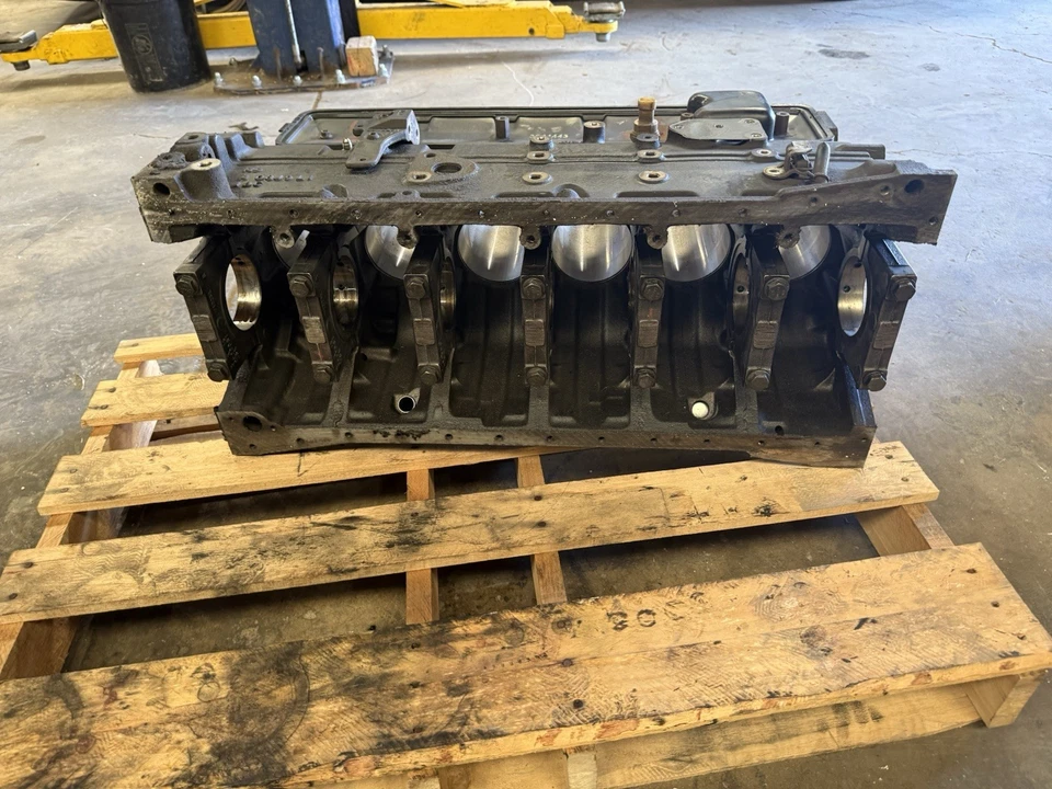 Dodge Ram 2500 3500 2004 5,9 L Cummins bloque de motor desnudo Foto 2 de 4