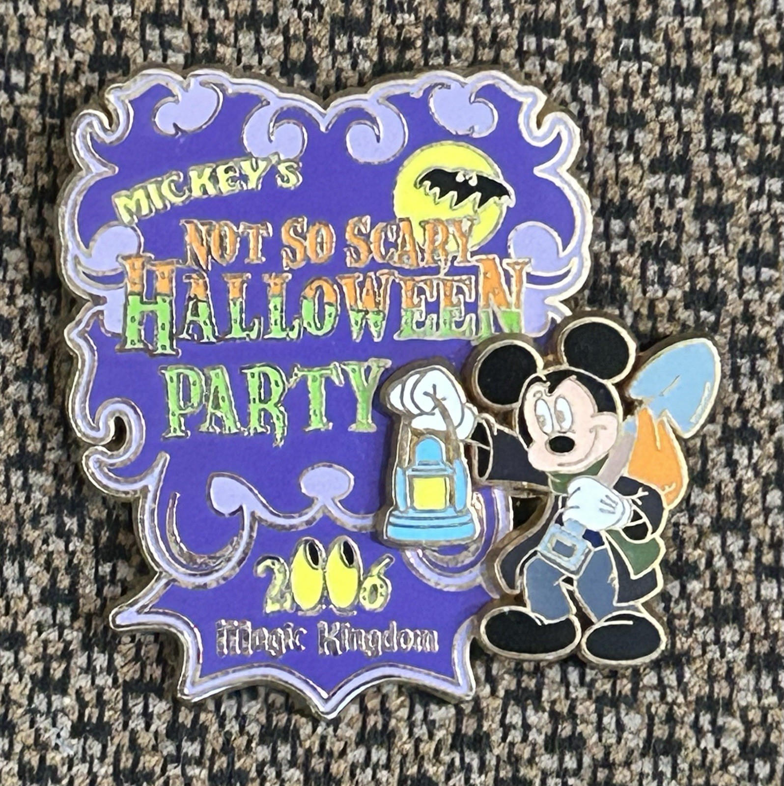 Disney Mickey’s Not So Scary Halloween Party MNSSHP 2006 Mickey Gravedigger Pin