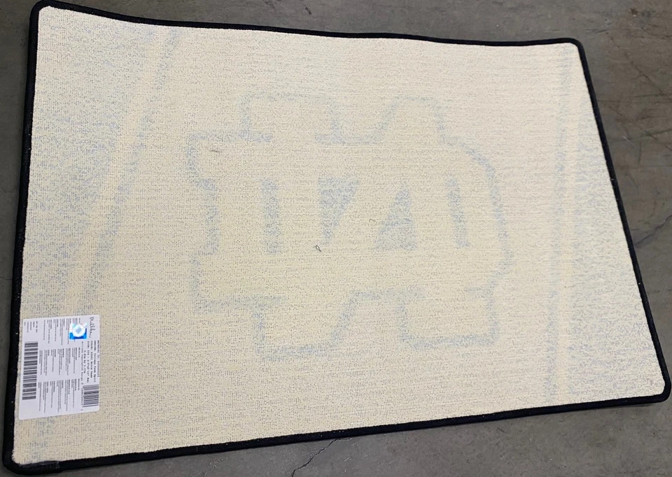 Alfombra Notre Dame Lucha Fútbol Irlandés Clásico Dorado Logo “ND” 32”x 46” Alfombra Alfombrilla Foto 2 de 3