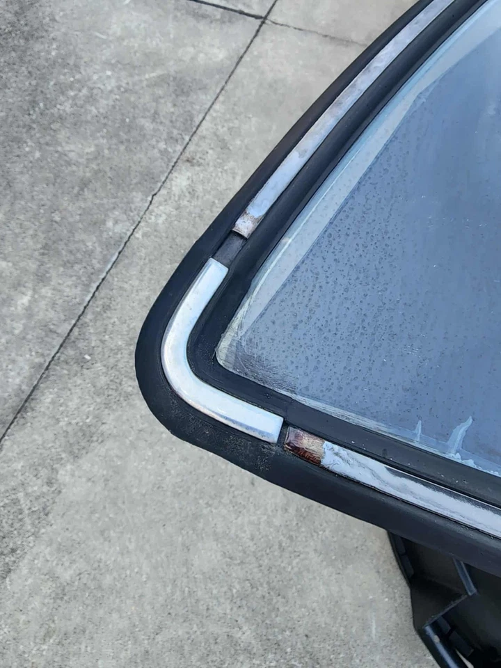 1986-1993 Mazda B2000 B2200 B2600I Extra-Cab 2/4WD OEM Rear Solid Back Glass - Image 2 of 4