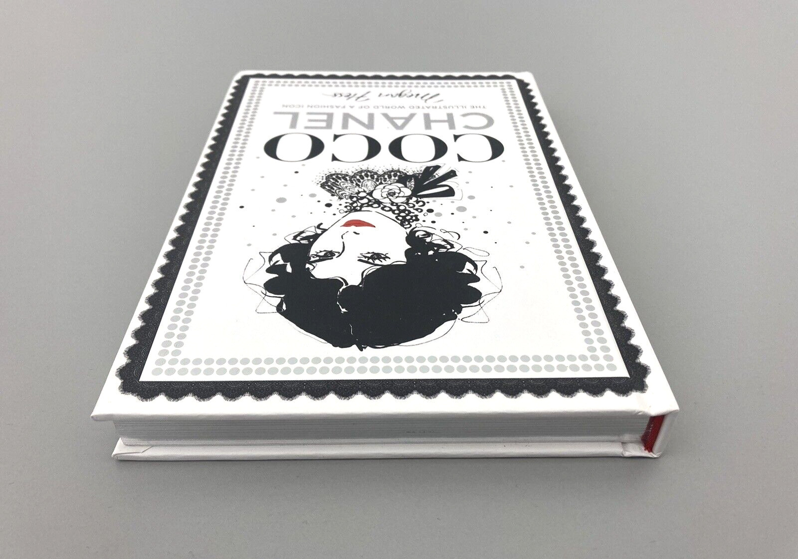 Coco Chanel : The Illustrated World of a Fashion Icon by Megan Hess (2015,...