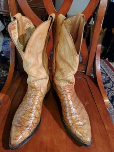 botas de avestruz y cocodrilo