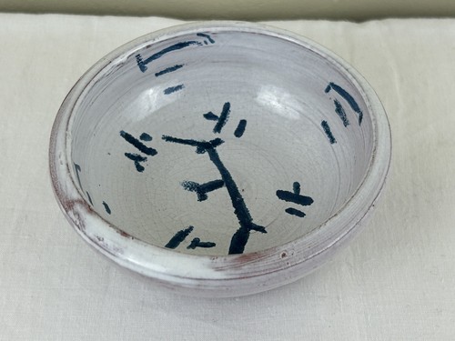 VINTAGE c.1950s small white glazed studio pottery bowl dish blue abstract - Picture 2 of 12