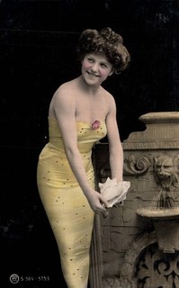 CARTE POSTALE FEMME