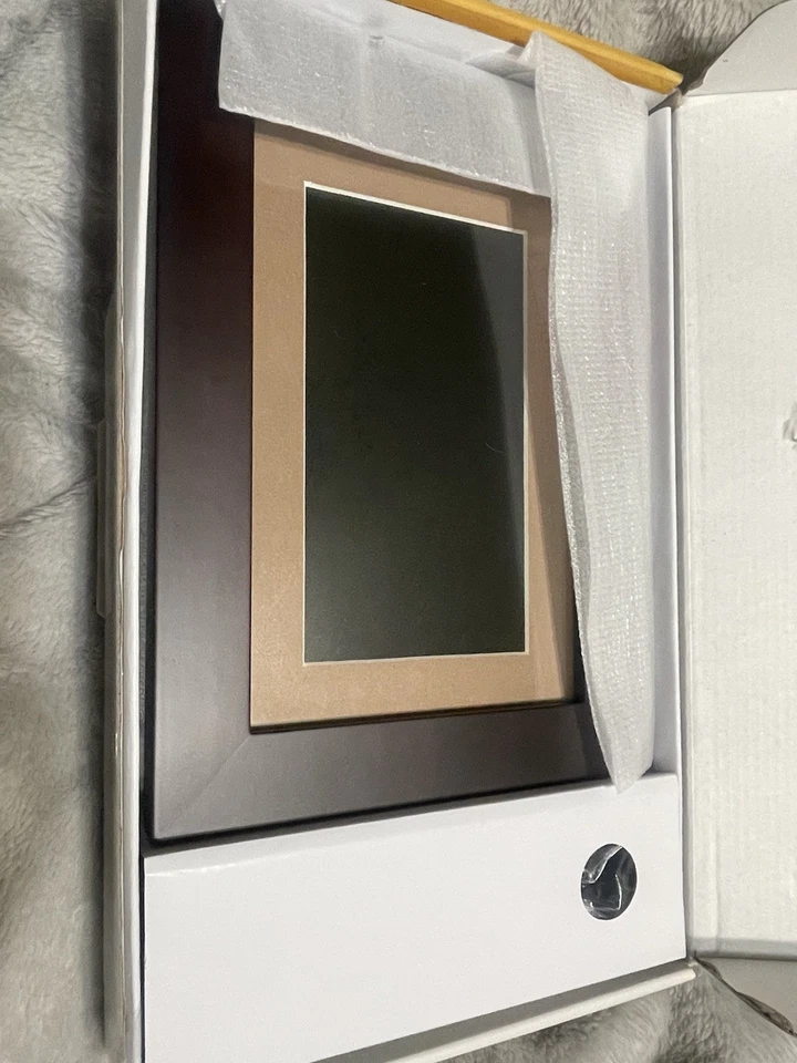 Digital Picture Frame 7” Automatic Picture Rotation - Image 3 of 4