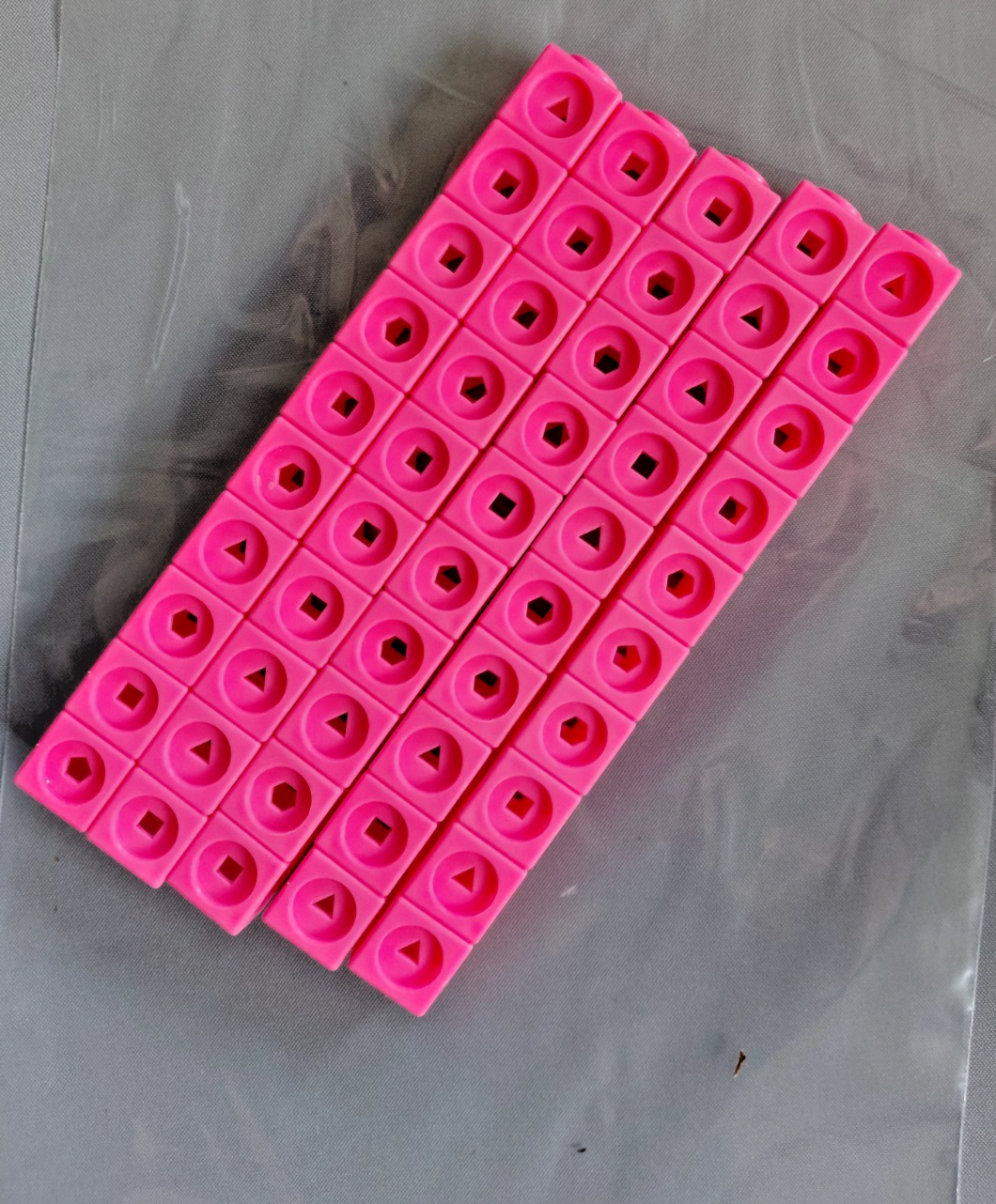 Maths Link Cubes New Pack of 50 bright pink  2cmx2cmx2cm To make Numberblocks