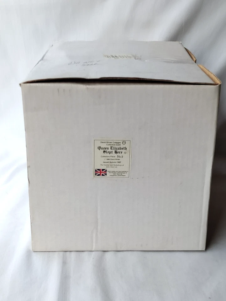 Коллекционная вещь David Winter Cottages «Queen Elizabeth Slept Here» No2 1987 🎁 - Изображение 3 из 4