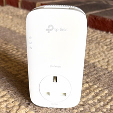 TP-LINK TL-PA9020P AV2000 2000Mbps 2-Port Gigabit Passthrough Powerline Adapter