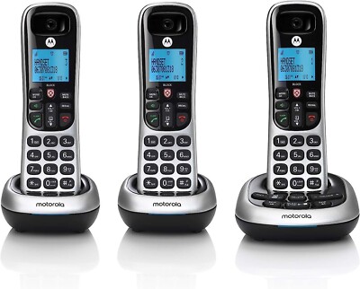 Motorola CD4013 Digital Cordless Telephone w Answering Machine 3 Handset Phones