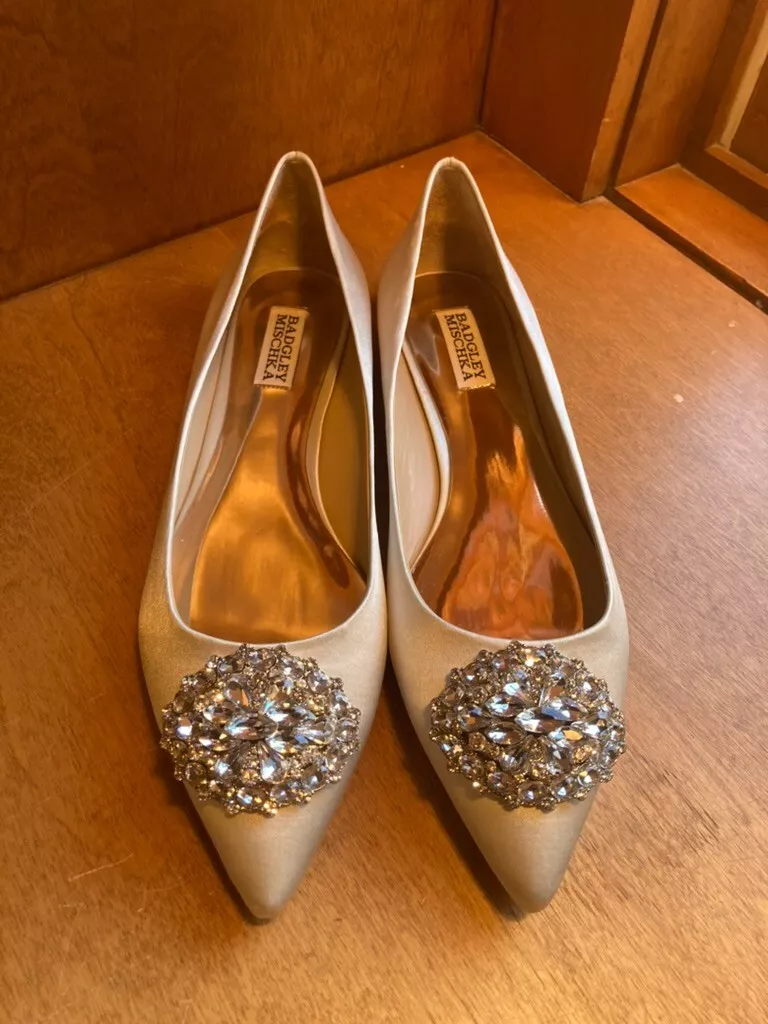 Badgley Mischka Women s Flats Comfort Shoes Slip On Pointed White 9.5 NIB