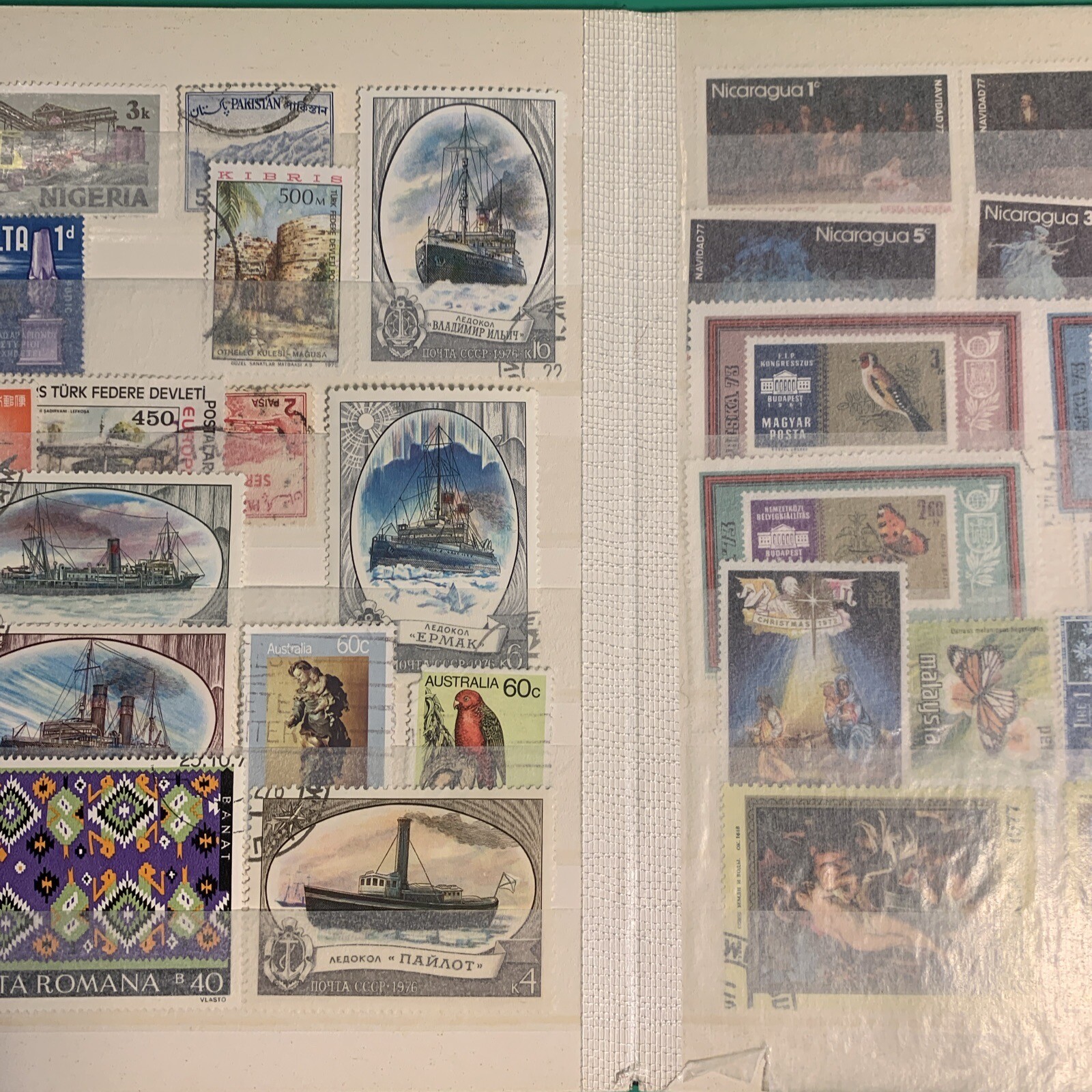 COLLECTION OF 300 STAMPS IN 2 X ALBUM WITH A SELECTION OF WORLDWIDE