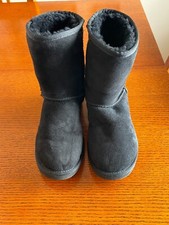UGG Australia Classic Short Boots Genuine Sheepskin Sz 7 Black 5825. In box.