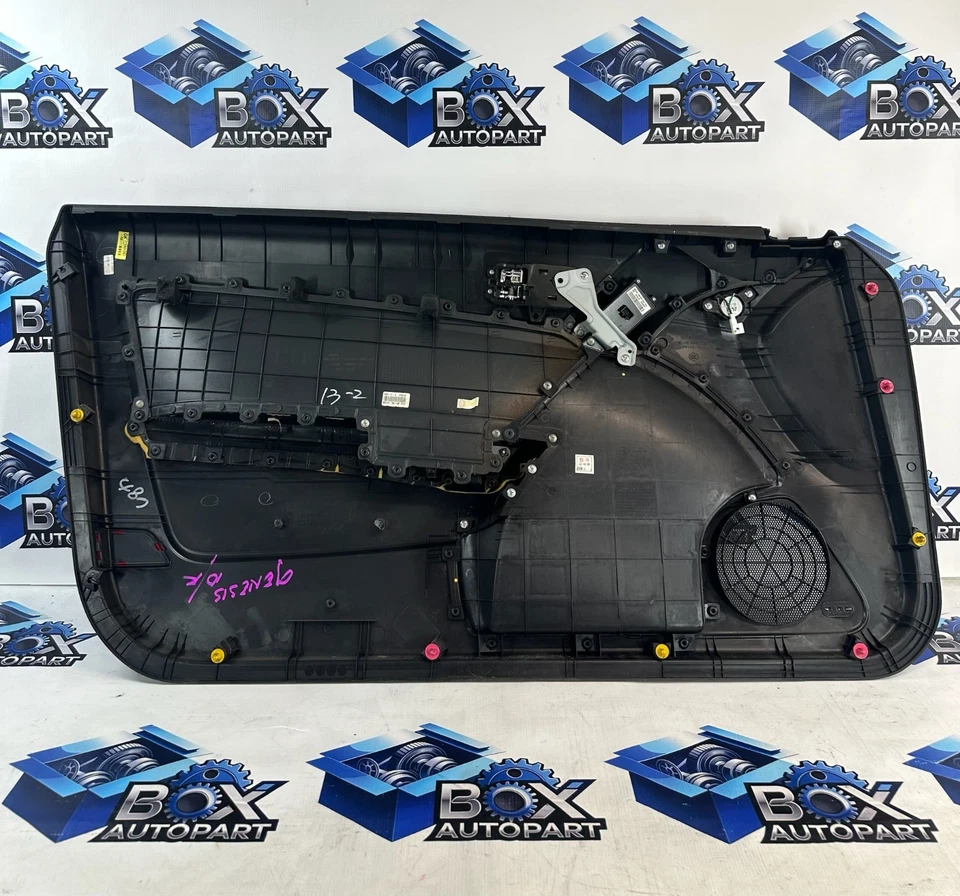 Panel de moldura de puerta delantero derecho lado del pasajero Hyundai Genesis 2010-2011 cupé OEM Foto 2 de 4