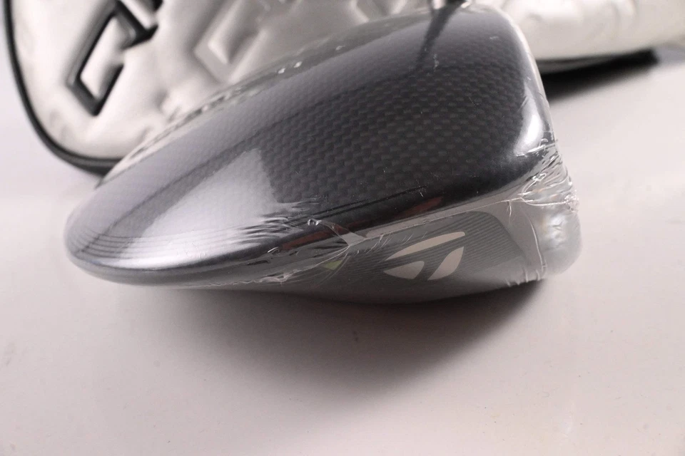 Taylormade Qi35 Driver / 10.5 Degree / Stiff Flex Fujikura Ventus Blue 5 - Image 3 of 4