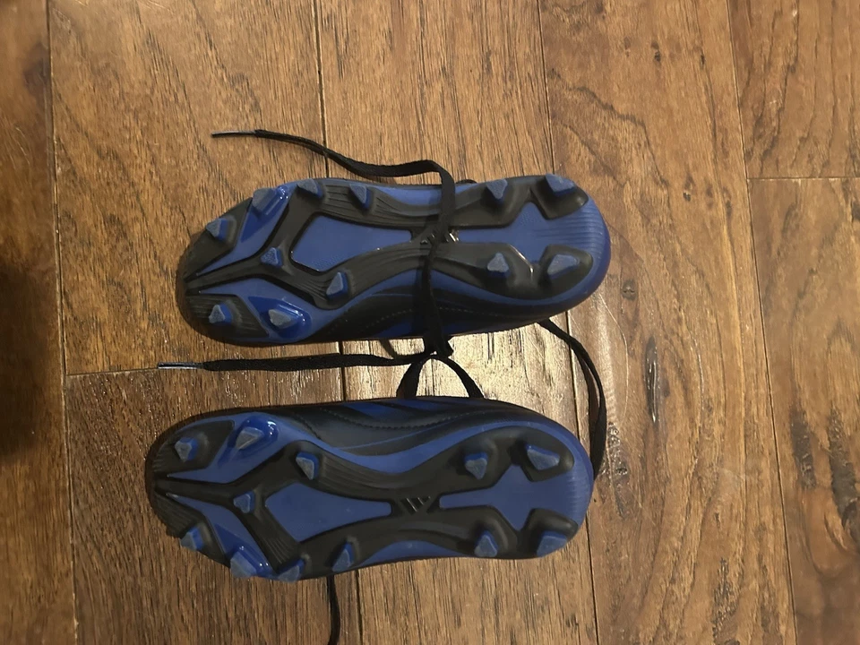 Adidas Kids Size 12K  Boys Black And Blue Soccer Cleats - Image 2 of 3