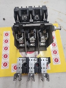 CUTLER HAMMER BUCKET FUSE HOLDER MCC FUSED DISCCONECT