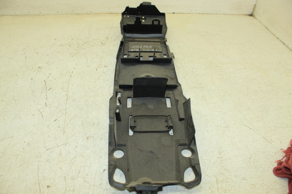 Guardabarros trasero Suzuki GSXR750 2006 OEM A-24D Foto 2 de 4