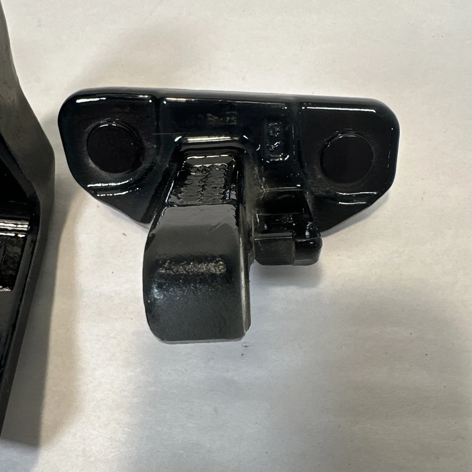 Mercedes-Benz GLC 43 AMG 2023 bisagra puerta trasera izquierda OEM Foto 3 de 4