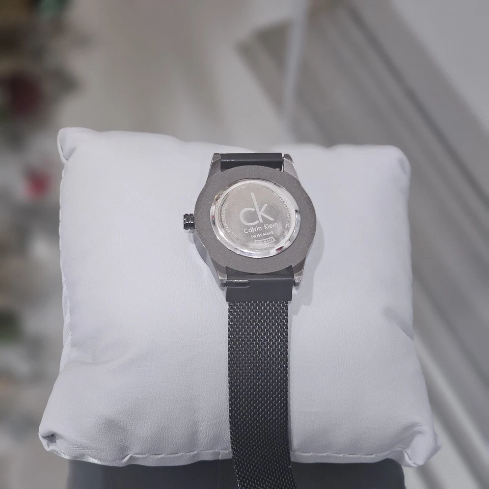 Reloj Ck Todo Acero Inoxidable Hecho en Suiza Mujer Esfera Negra Malla Pulsera Cuarzo Foto 4 de 4