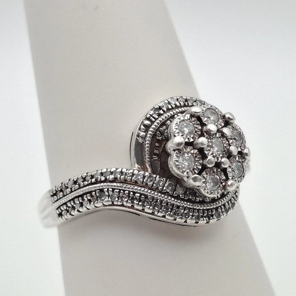 Cóctel de derivación con racimo de diamantes redondo de plata de ley 925 (CP4008242) Foto 2 de 4