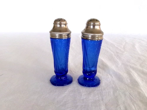 Hazel Atlas BLUE ROYAL LACE SALT & PEPPER SHAKERS - Excellent Condition