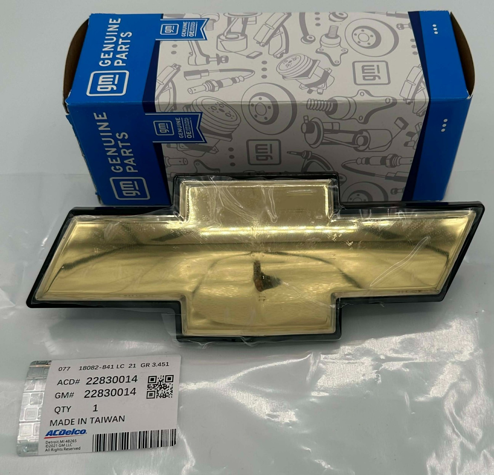 NEW 07 -14 Avalanche Suburban Tahoe Front Grille Bowtie Emblem Gold 22830014 OEM