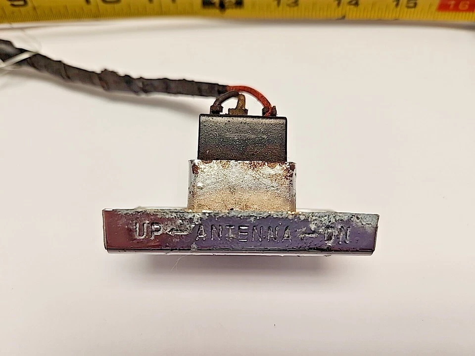 Б/у оригинальный производитель GM антенный переключатель с проводкой 1957 Oldsmobile 88/98 (799) - Изображение 4 из 4