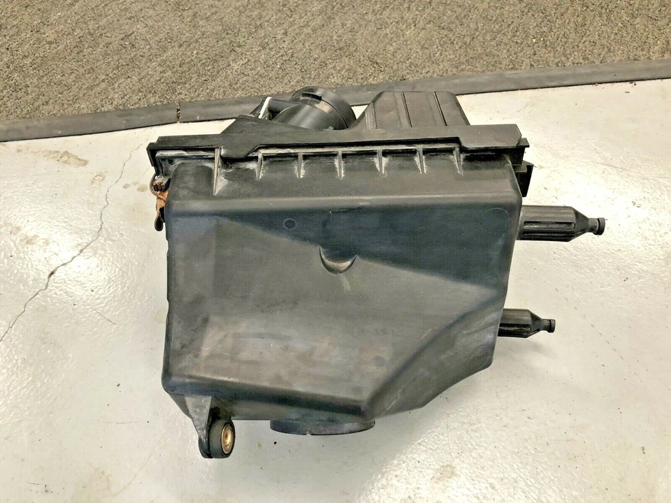 2001-2004 Ford Escape 3.0L Air Cleaner Box w/ MAF Sensor OEM  - Image 2 of 4