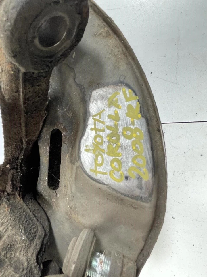 Toyota Corolla 2008 lado del pasajero delantero derecho nudillo husillo OEM Foto 3 de 4