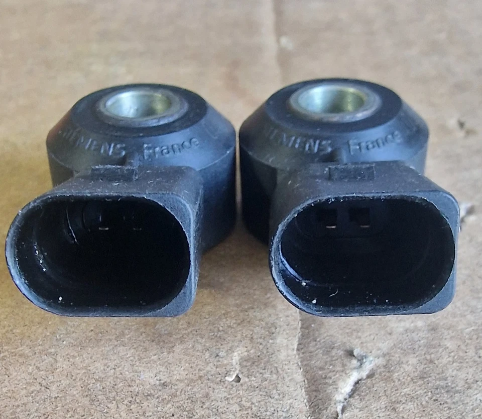 AUDI A3 S3 8L ONE PAIR OF KNOCK SENSORS  030905377C - Image 4 of 4
