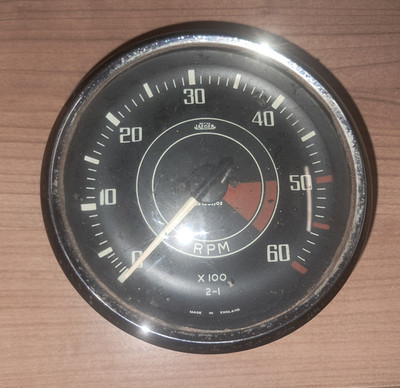 Triumph  TR4  Drehzahlmesser glass   gewölbt