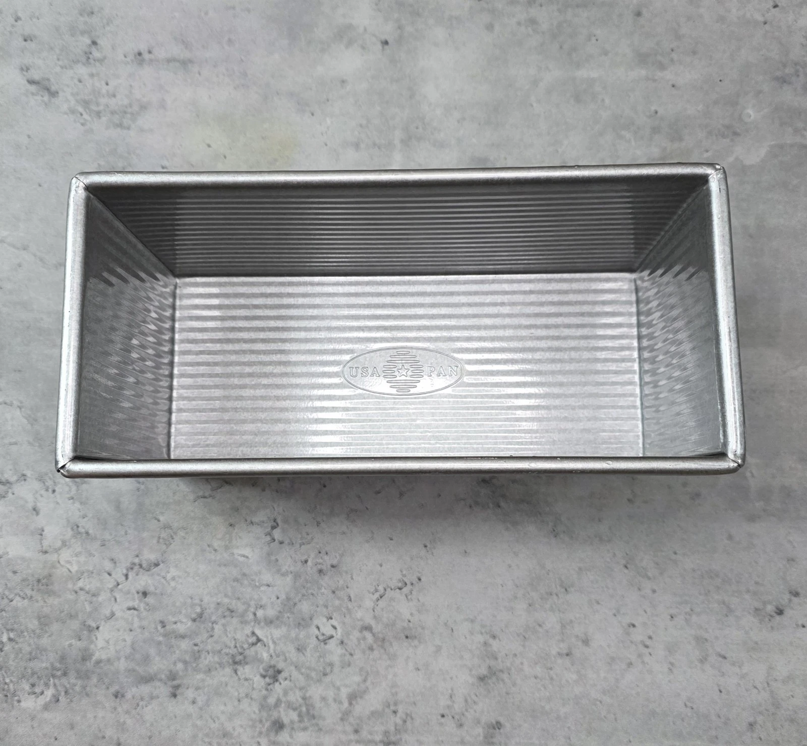 USA Pan Bakeware Pullman Loaf Pan Non-Stick Aluminized Steel 9x4x4
Opens in a new window or tab