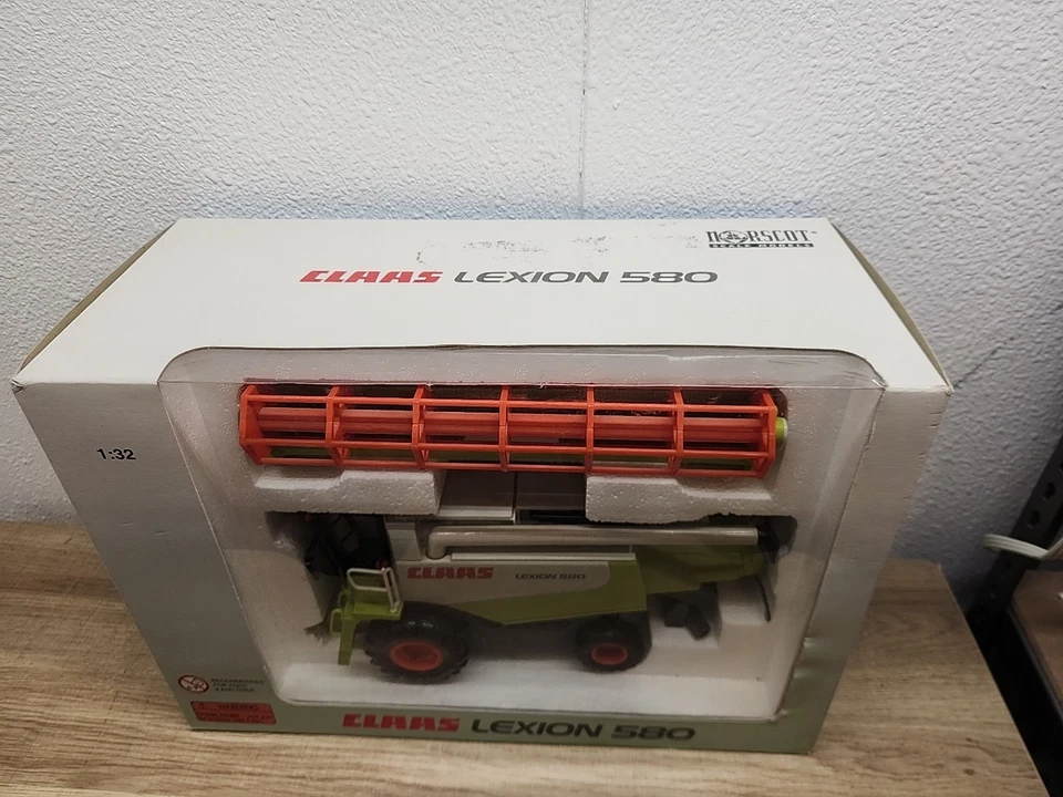  1:32 Scale CLAAS Lexion 580 Combine Collectible Norscot - Image 2 of 4