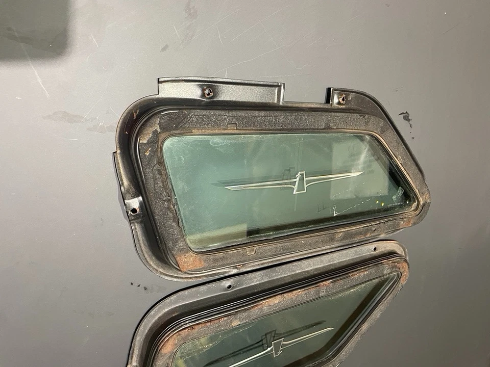 1973 - 1976 年福特雷鸟歌剧窗左右外饰 VGC — 第 3/4 张图片