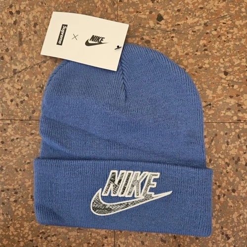 Bonnet bleu homme Supreme NY Nike logo peau de serpent