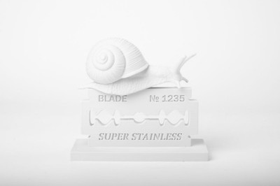 Snail Blade Figurine - Surrealistische Deko Skulptur Ablage