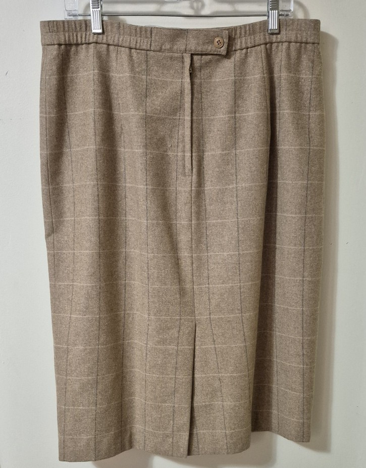 Le Suit   Wool Blend  Suit  Skirt And Long Jacket    Size 16 W