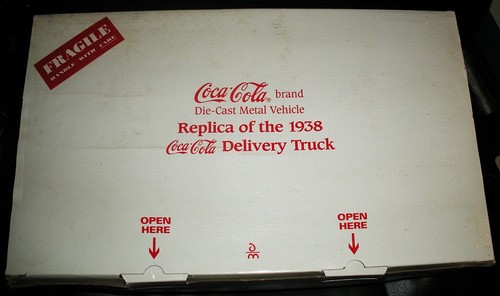 DANBURY MINT 1938 COCA COLA DIE CAST DELIVERY TRUCK REPLICA NIB - Picture 8 of 9