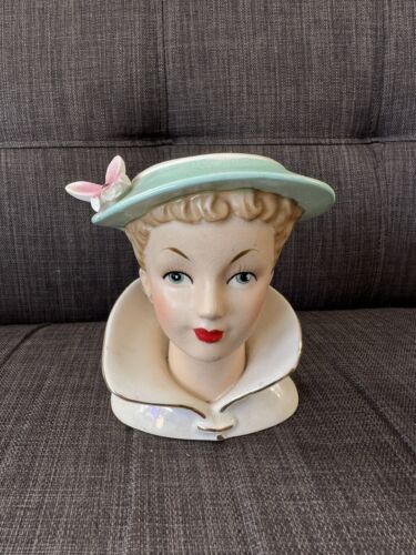 Vase tête femme vintage Relpo K1052C robe opalescente chapeau vert yeux ouverts - cassé - Photo 1 sur 11