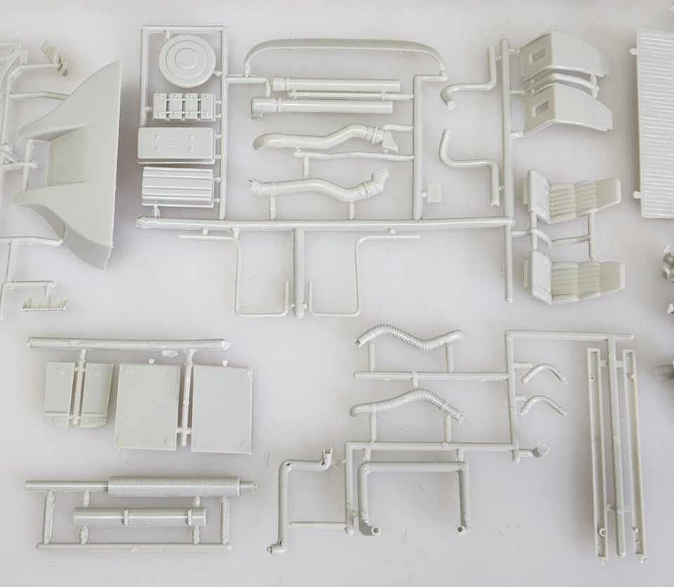 AMT Ertl GMC Astro 95 1/25 Scale Semi Truck Plastic Model Kit 38164 ...