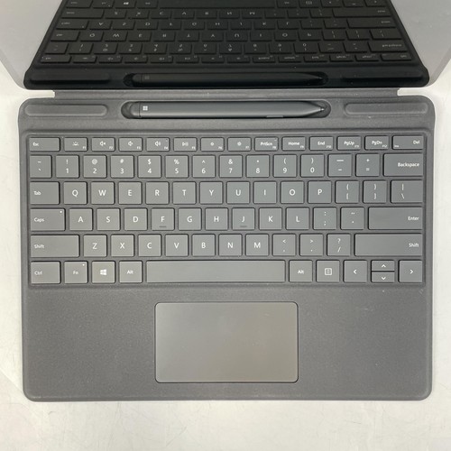 Microsoft Surface Pro X 13" LTE Platinum 3.15 GHz SQ2 16GB 256GB SSD - Excellent - Picture 2 of 11
