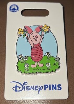 2024 Disney Parks Pin Piglet Holding Bouquet Of Flowers Spring Grass Hill OE