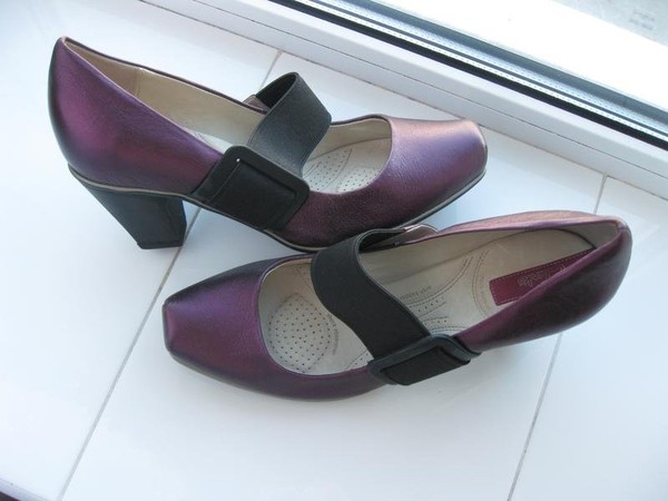 Women Clarks Heels Purple Leather 39