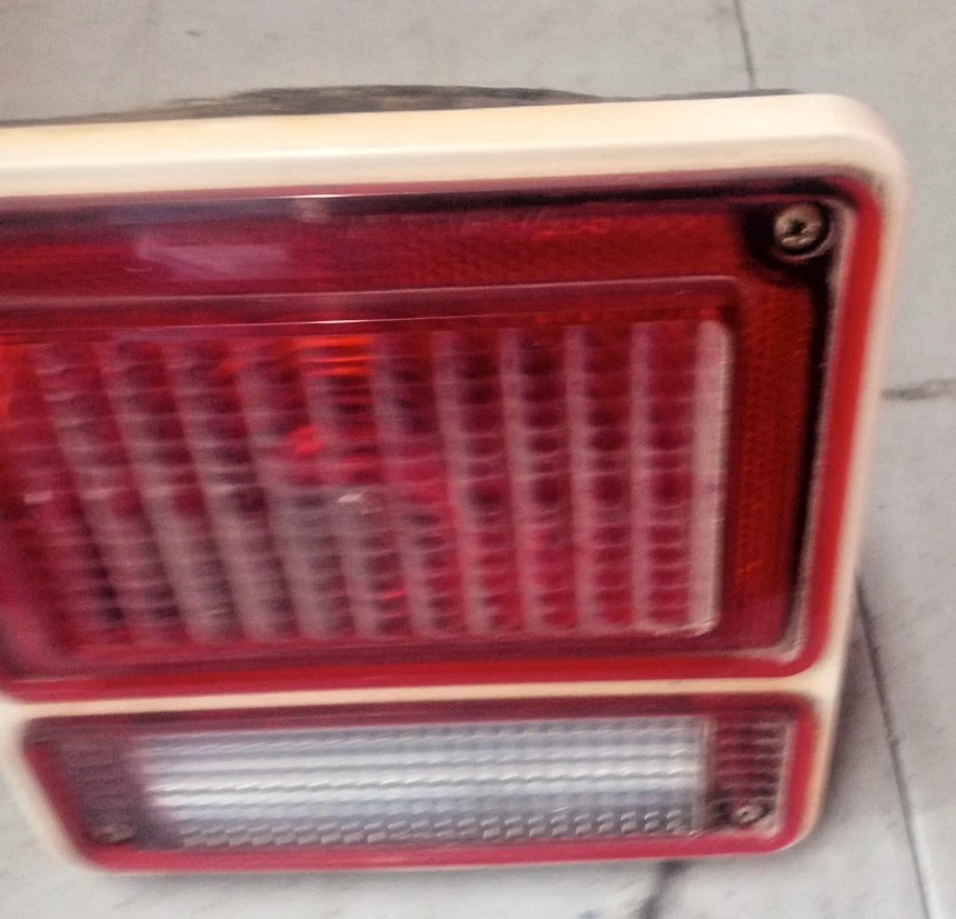 Conjunto de luces traseras izquierda Chevy Van 10 Series 1971-84 FC-30DG Foto 3 de 4