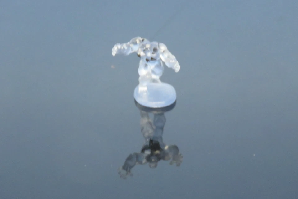 Figura de acción Clear Venom Marvel Series 2 Zerboz de aproximadamente 3/4" de alto Foto 2 de 4