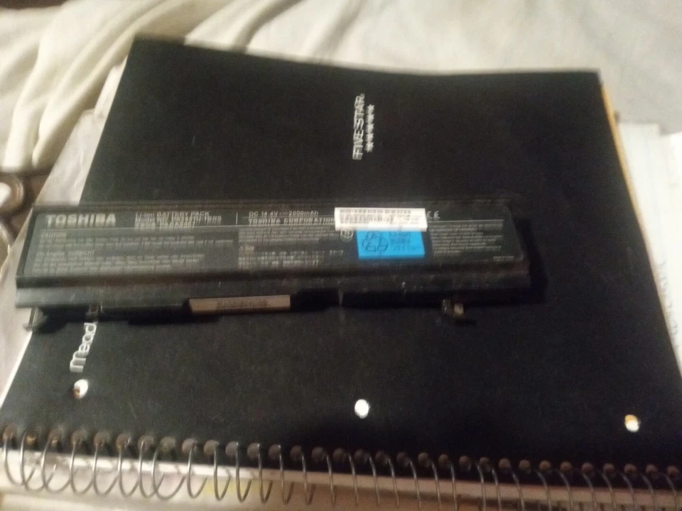 Toshiba PA3817U-1BRS 4400 mAh Laptop Battery - Black - Image 2 of 3