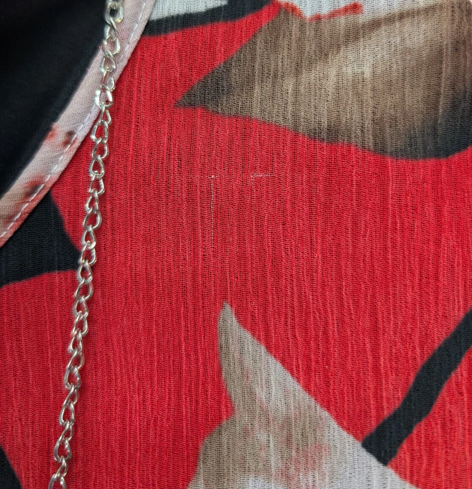 Collar Alfred Dunner Para Mujer Top Talla 16P Negro Rojo Blanco Estampado Floral Flutter Foto 3 de 4