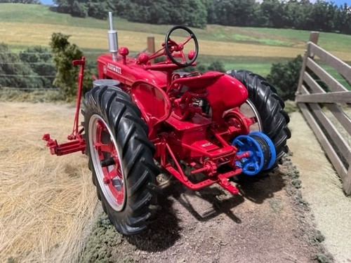 ERTL 1/16 SCALE PRECISION KEY #5 FARMALL H WITH MOUNTED PLANTER - NIB - Picture 3 of 6