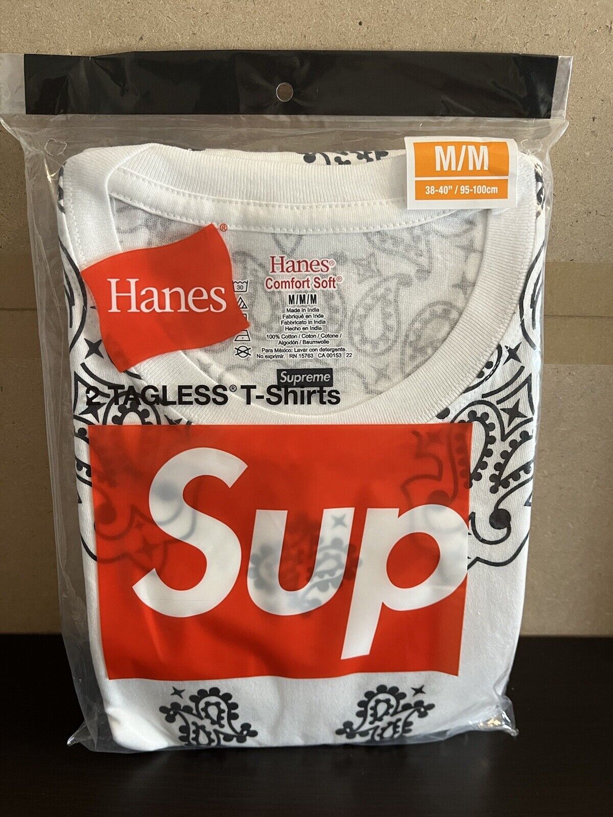 Supreme x Hanes Bandana Shirts Pack White Size Medium FW22 (2 Shirt in 1 Pack)